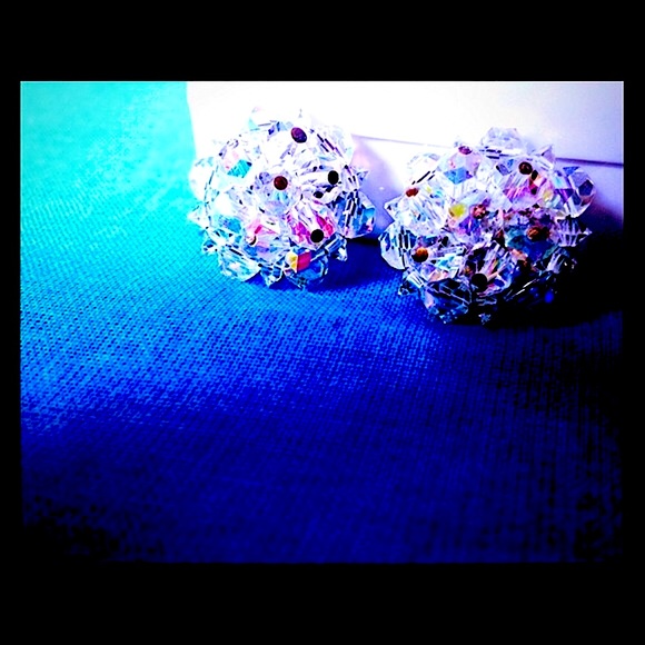 Vintage 50’s Crystal Earrings Very Sparkly Beautiful Christmas Gifts or Party’s - Picture 2 of 2